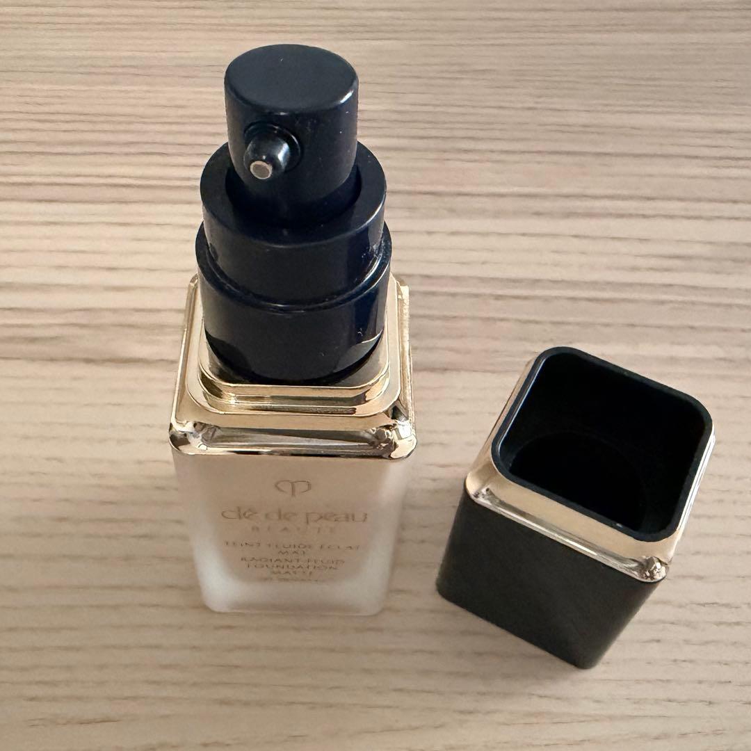 クレ・ド・ポー ボーテ タンフリュイドエクラ マット オークル00