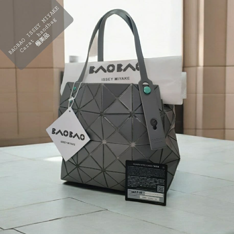 BAOBAO ISSEY MIYAKE バオバオイッセイミヤケ CARAT 美品 BAO BAO ISSEY MIYAKEから新商品が登場。宝石のカッティングから着想