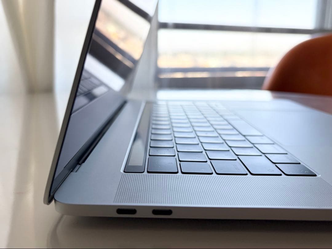 MacBook本体 Macbook pro 2019 15inch 16GB 2.4GHz 9i