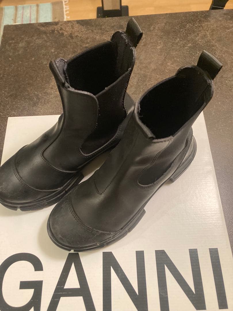 GANNI ブラック サイドゴアブーツ - メルカリ