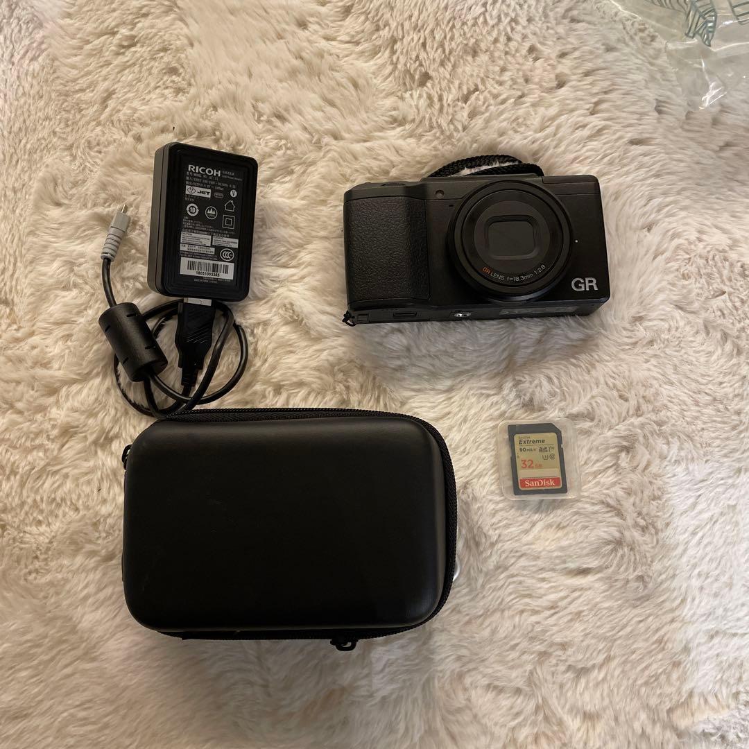 RICOH GR DIGITAL Ⅱ コンパクトデジタルカメラ Amazon.com : Ricoh GR II Digital Camera with 3-Inch LCD (Black