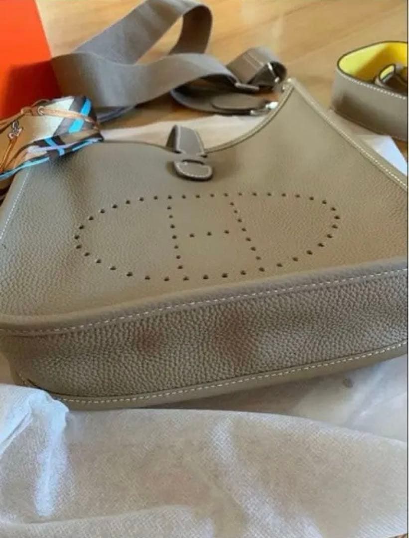 新品未使用 Hパンチング ショルダーバッグ ストラップ 高級革 Hロゴ Hパンチング ショルダーバッグ ショルダーストラップ2本付き 最