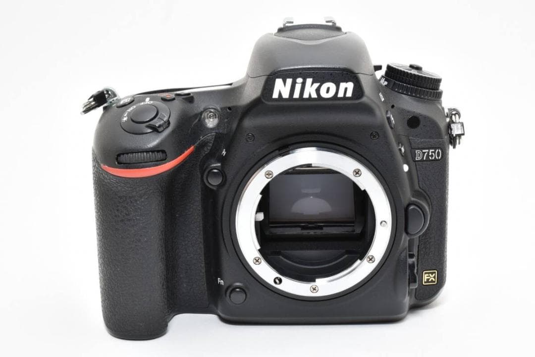 ★良品★《ショット数8,458回 》Nikon D750 ボディ #749U