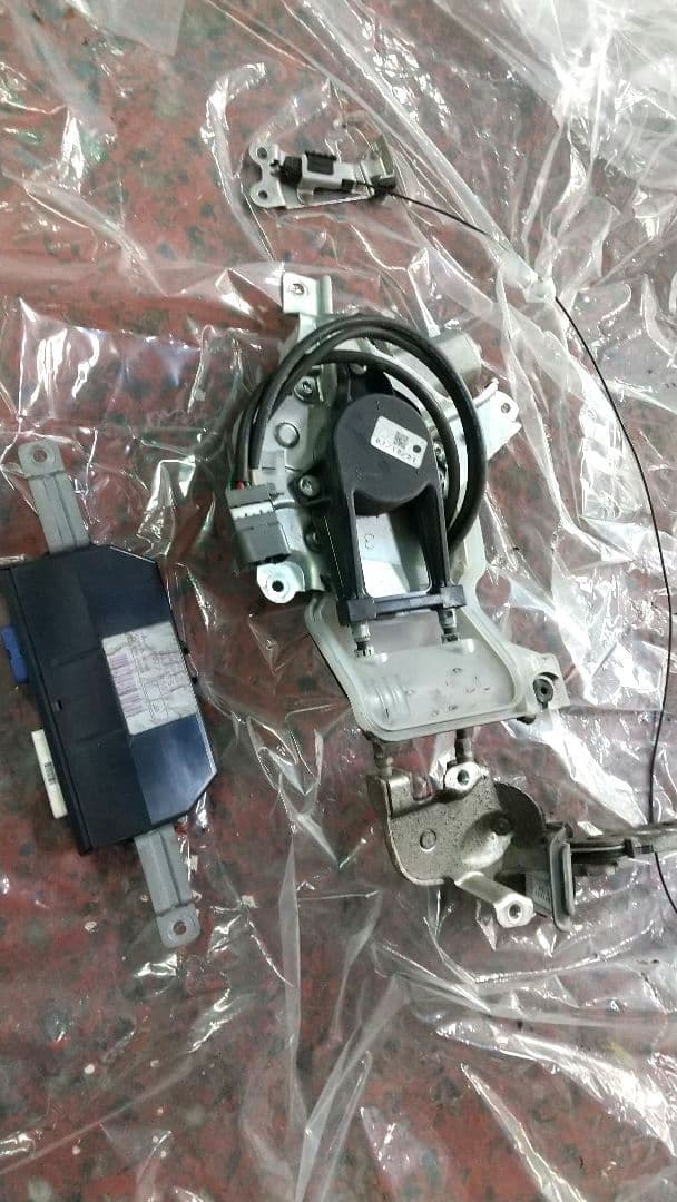 ダイハツ、アトレーの左側 純正電動 パワースライドモーターとコンピューターつき S331G アトレー RS 左リア パワースライド ドア モーターユニット