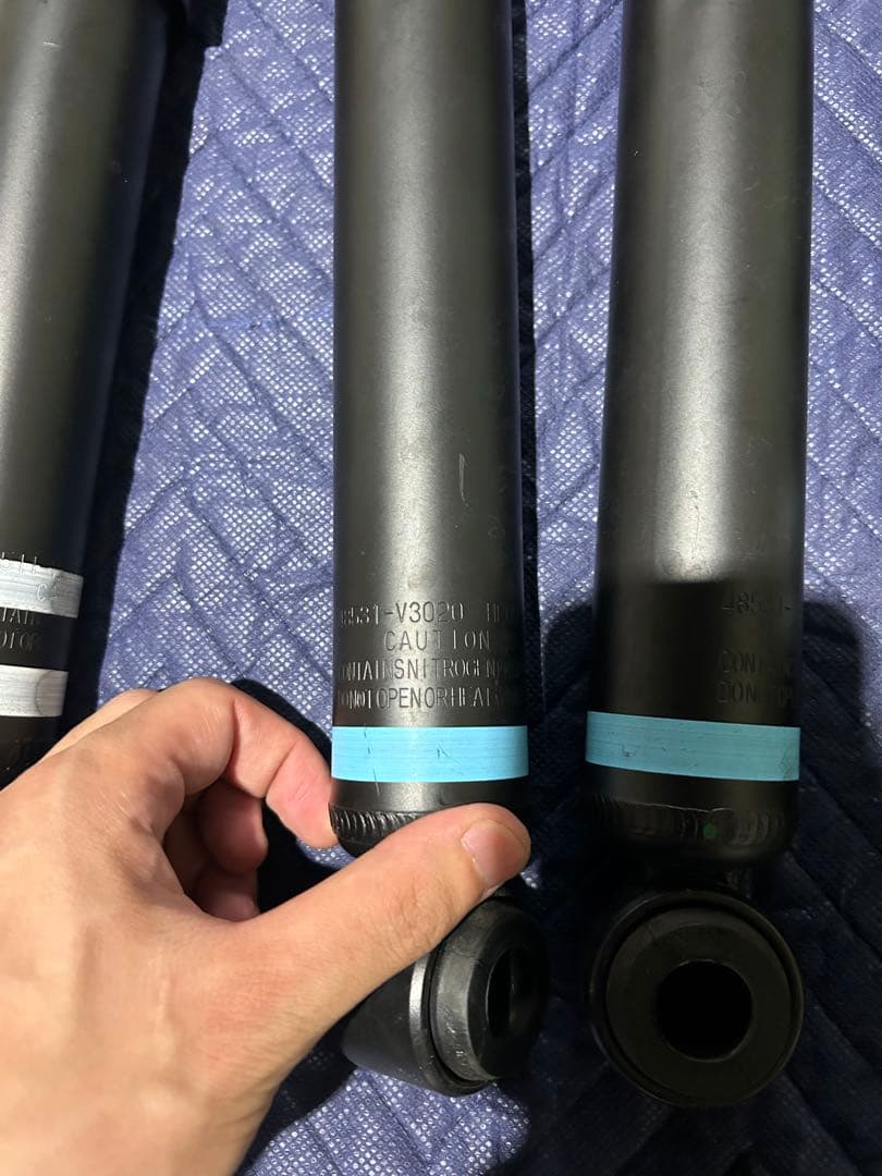 ハイエース ダークプライムs ショックアブソーバ サス サスペンション