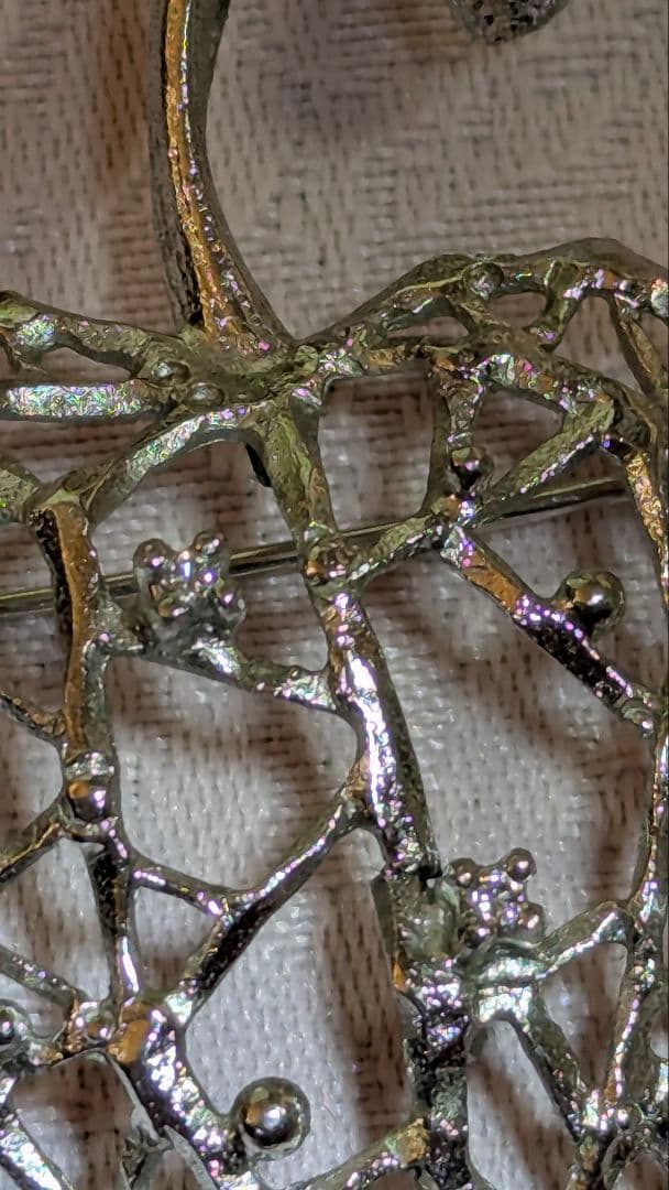 田崎真珠旧刻印ほおずき型透かしメレダイヤ入りデザインブローチ