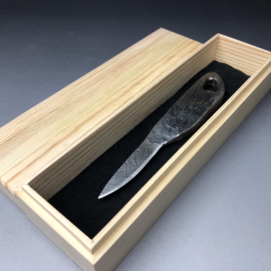 b*b様 アルタイ隕石 鉄隕石 メテオライト 模造刀 重さ約152g 共箱