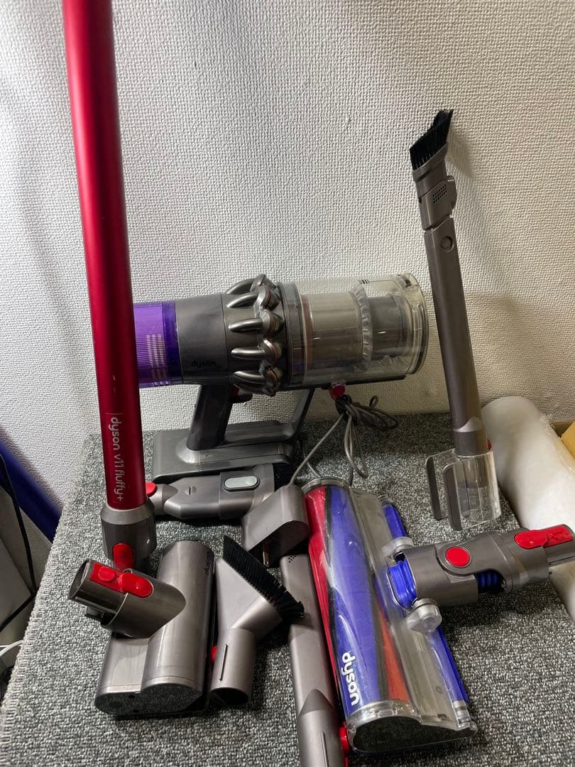 Tia❤︎'s shop 様の専門Dyson V11 (SV14) Fluffy s-l1200.jpg