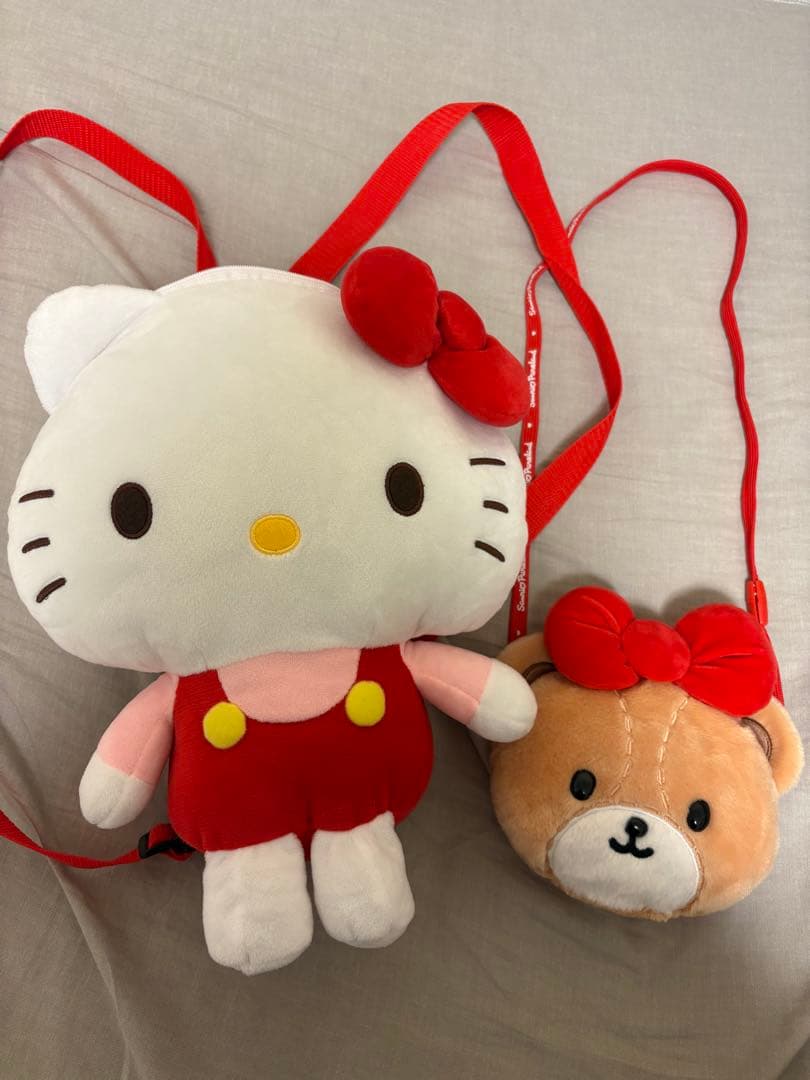 ハローキティぬいぐるみリュック、タイニーチャムポシェット - メルカリ