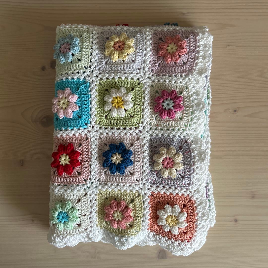 Ri様ご確認用 ぷっくり。お花のモチーフ編み マルチカバー ブランケット ぷっくりお花のブランケット完成しました✨ スラブ糸で編んでいるので
