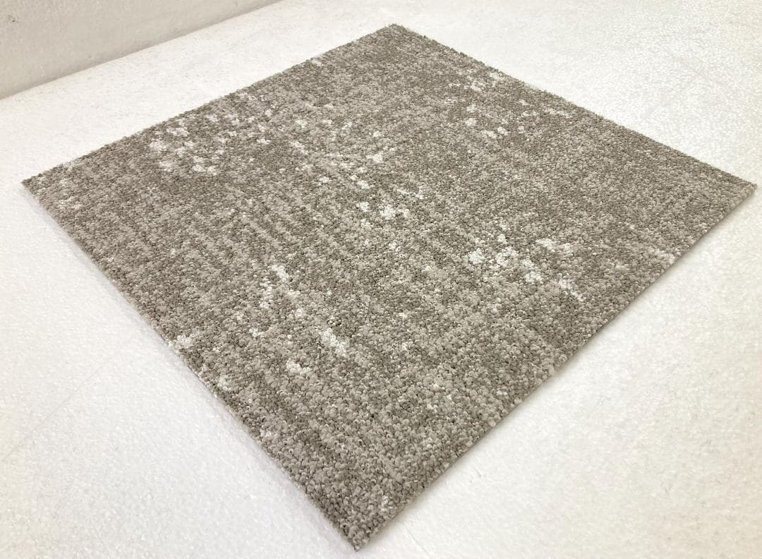 モグモグAP　タイルカーペット　３６枚 新品・未使用　国内メーカー スミノエ 激安タイルカーペット 防炎 制電加工付き (業務用) 約50×50cm