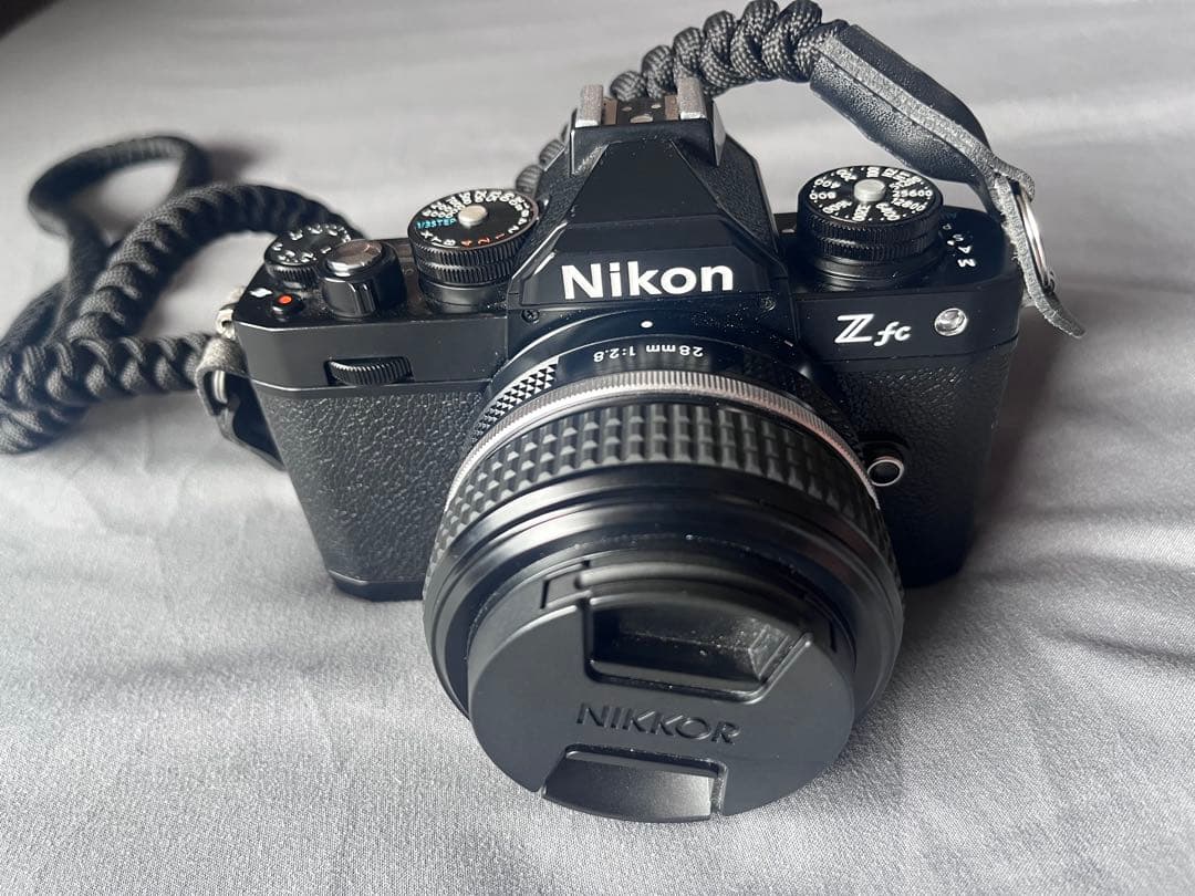Nikon Z fc 28mm f/2.8 ［レンズ・ストラップ・充電器付き］ 新品)Nikon (ニコン) Zfc Z 28mm F2.8 （Special Edition）レンズ
