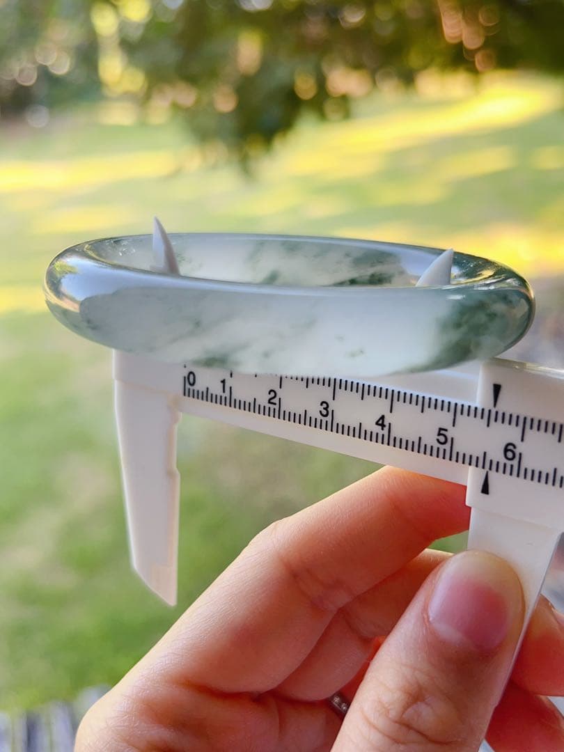 氷飄花 翡翠色バングル 新疆産天然天山翠玉 氷翠バングル 55.5 訳