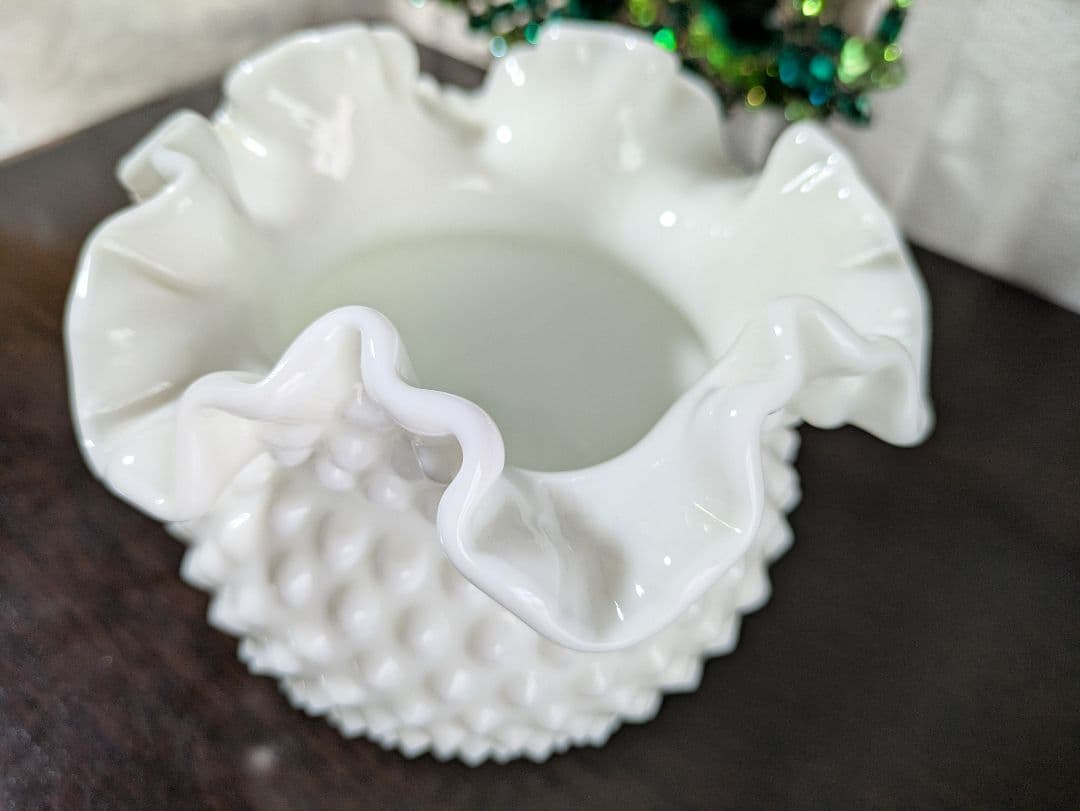 フェントン ホブネイル ホワイトガラス製フリルエッジ花瓶 お値下げ中