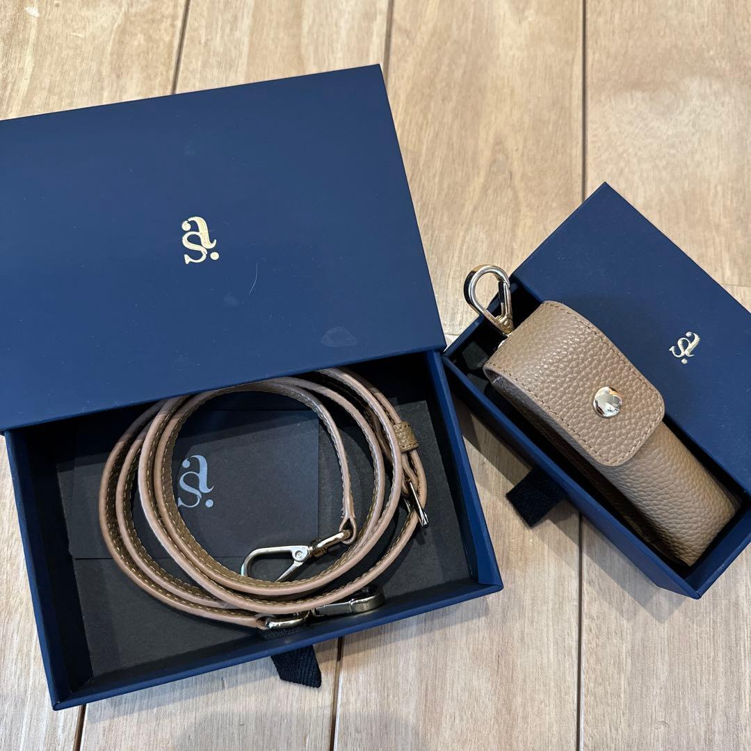 しいちゃん　スマホストラップ、リップケースセット ヴィーガンレザー シボ加工 ショルダーストラップ＆リップケース付き