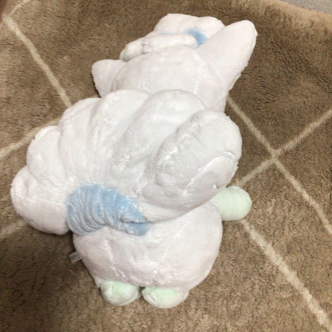タカラトミーのアローラロコン リーリエのシロン等身大ぬいぐるみ