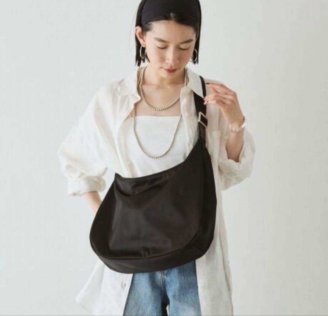 ほぼ未使用ラシット今期 A4入るラウンドビッグショルダーバッグ - メルカリ