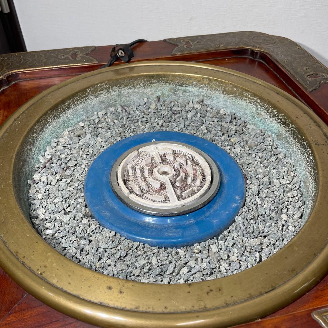 昭和レトロ】電気火鉢 大名火鉢風 四角形 四猫脚 錺金具 蔦文様 家紋所