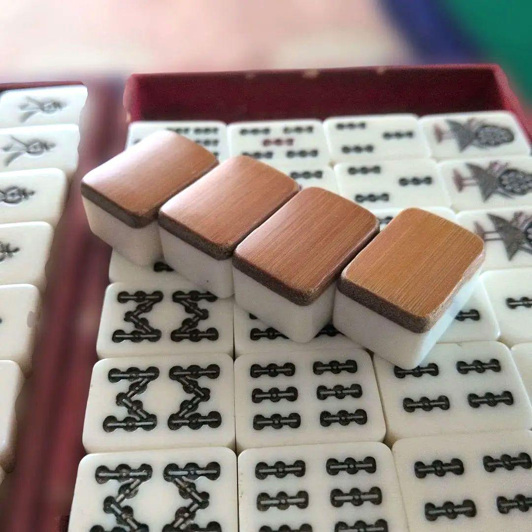 麻雀牌セット 背竹牌 紫色ハードケース付き - メルカリ