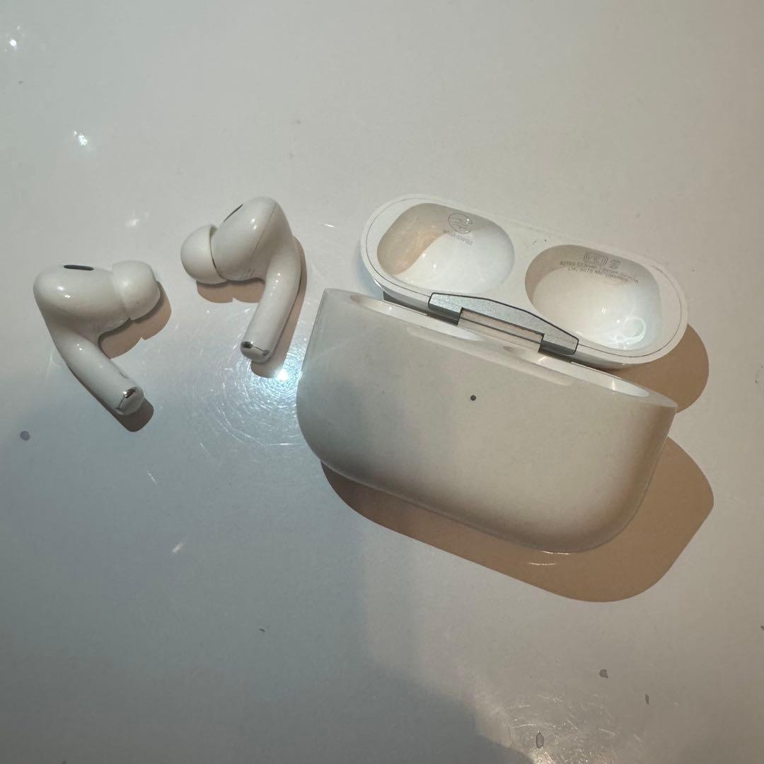 G*L様 AirPods Pro 第2世代　lightning 楽天市場】AirPods Pro 第2世代 (Lightning) 新品未使用【片耳 左耳 右