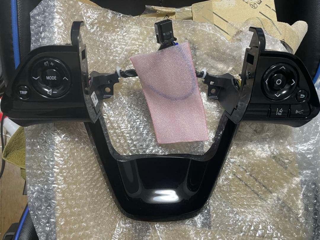 新品トヨタ純正 50プリウス ブラック　ステアリングスイッチパネル 楽天市場】【トヨタ純正】 ステアリングスイッチ [ピアノブラック