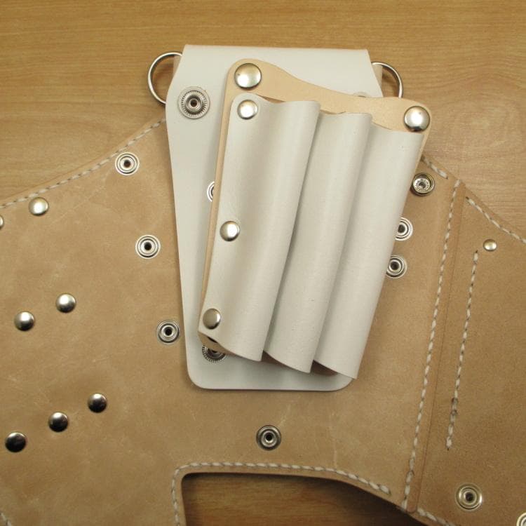 ホワイト＆カラフル 6丁差し 本革シザーケース SCA-100/CWE - メルカリ