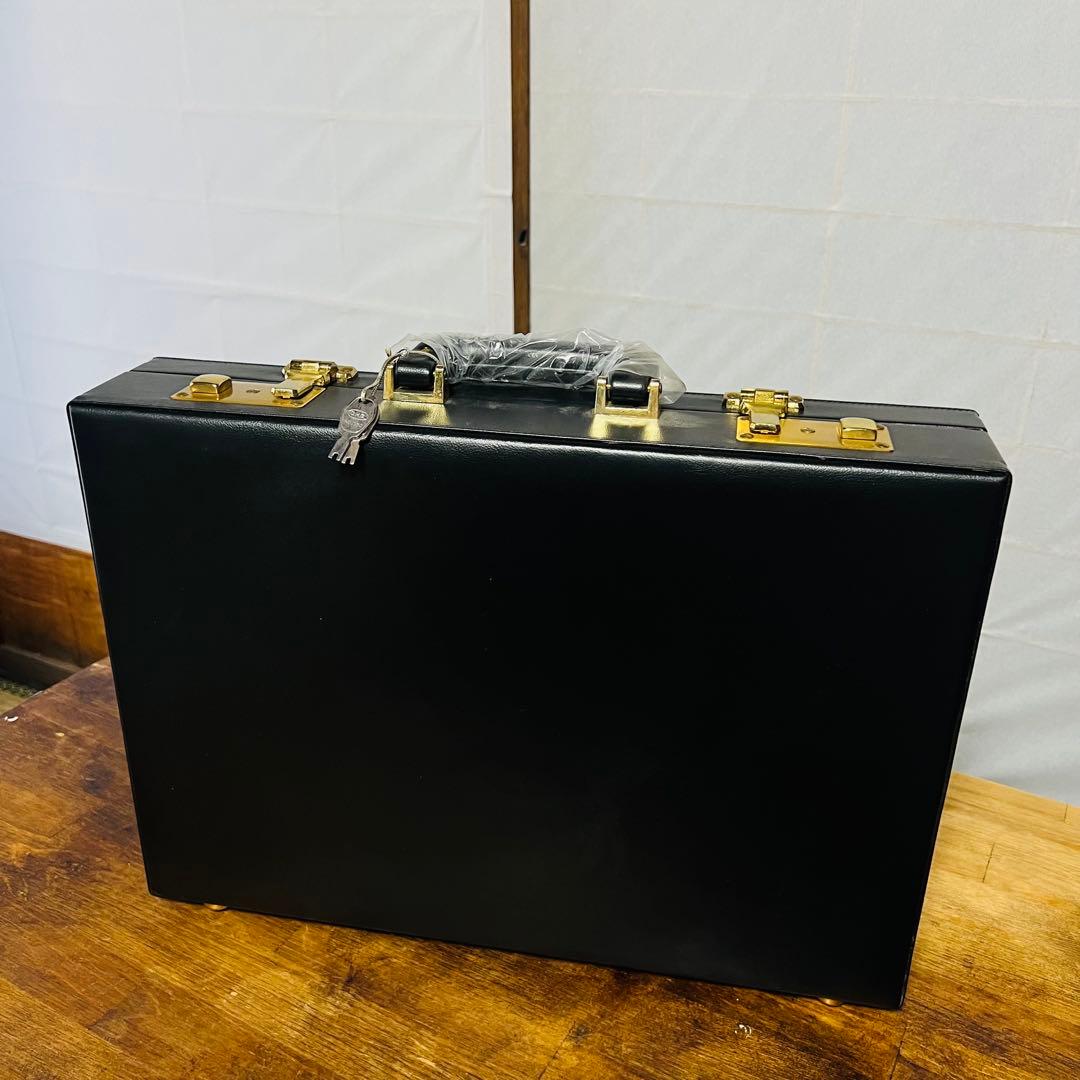 未使用】アタッシュケース 黒 金 鍵付 - メルカリ