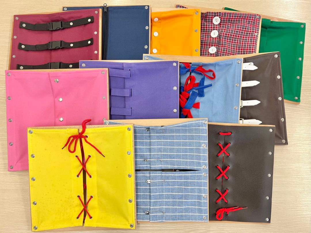 モンテッソーリ　着衣枠　12個セット 楽天市場】モンテッソーリ 着衣枠 12個セット ♪スタンド付き