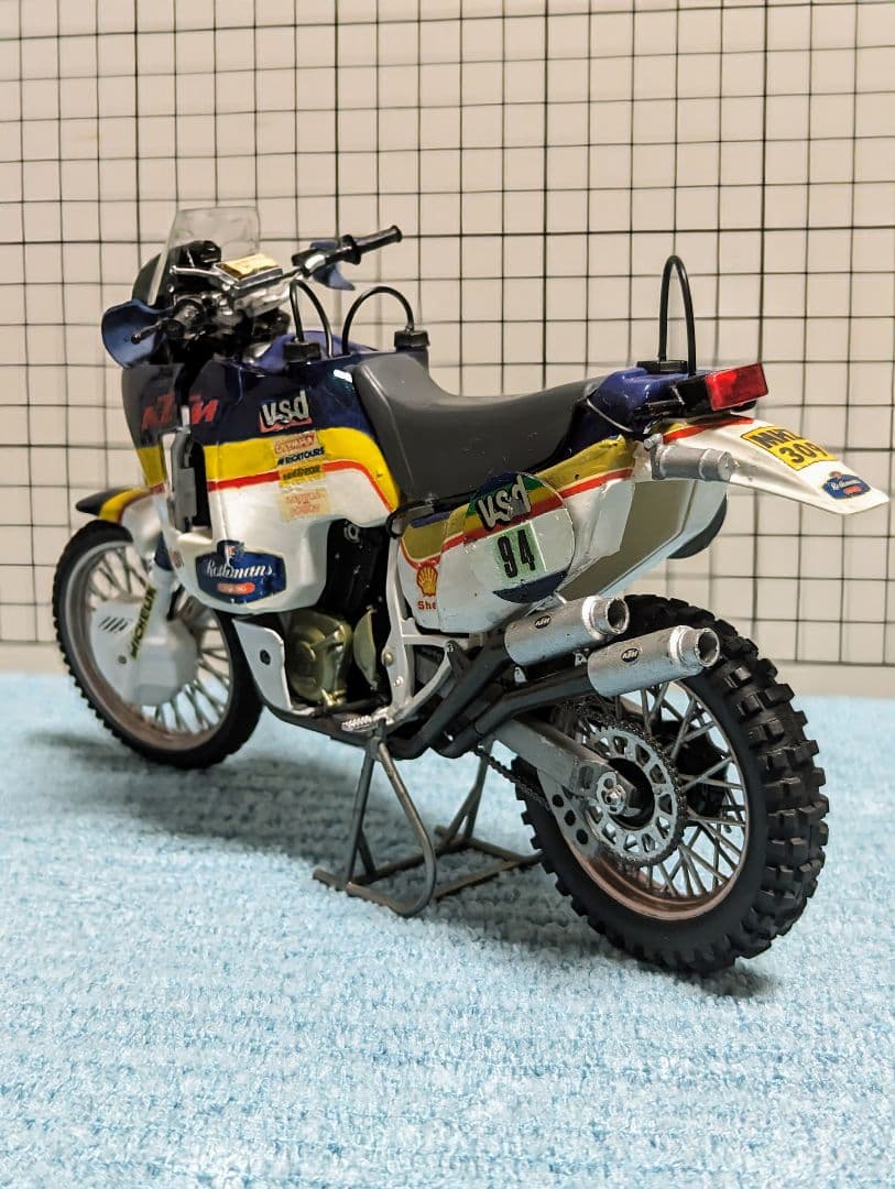 タミヤ1/12 バイクプラモデル ホンダNXR750 パリダカ優勝車完成品