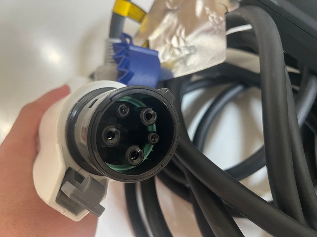 三菱純正200V充電ケーブル - メルカリ