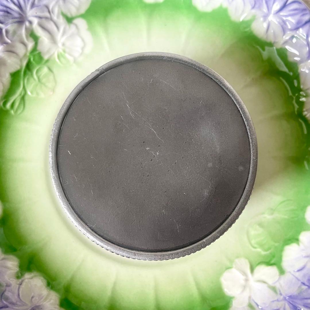 すみれレリーフのパウダーボックス フランスアンティーク スミレ菫