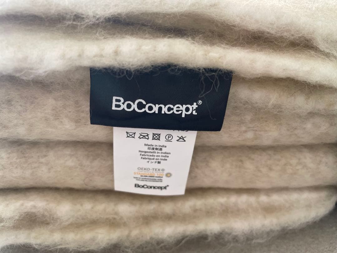 BoConcept］Keep Me Warm ブランケット/クリーム - メルカリ