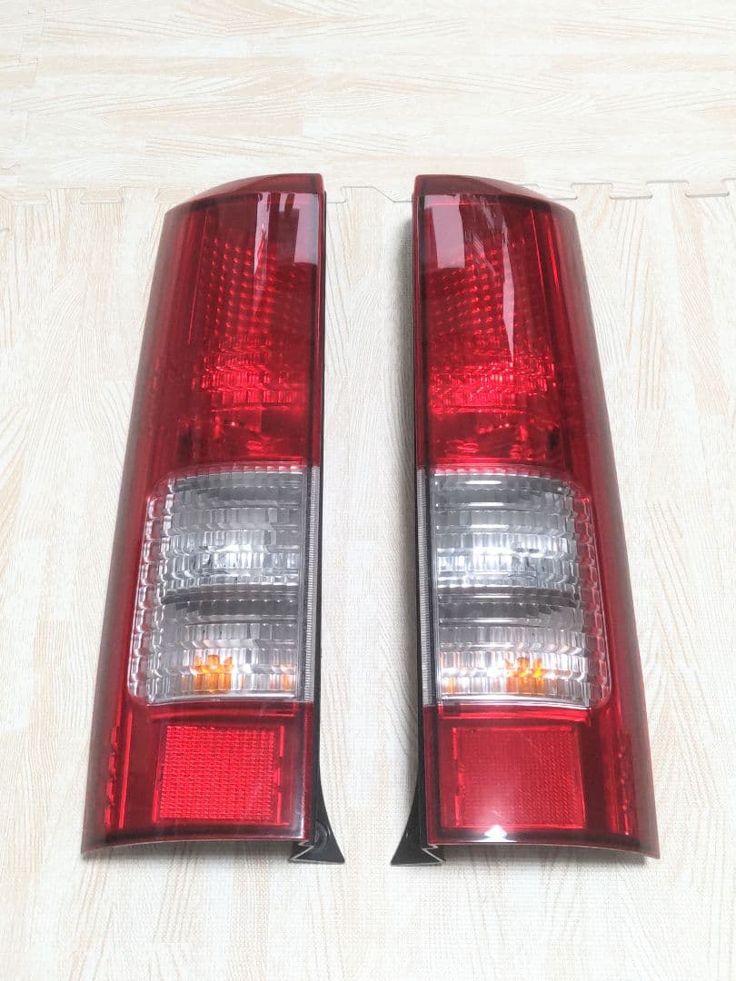 スズキ エブリイワゴン DA64W 純正 テールランプ 左右 - メルカリ
