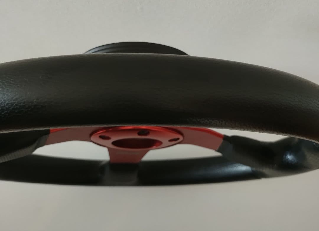 時限値下げ momo RACE ステアリング メタリックレッド TYP D35 - メルカリ