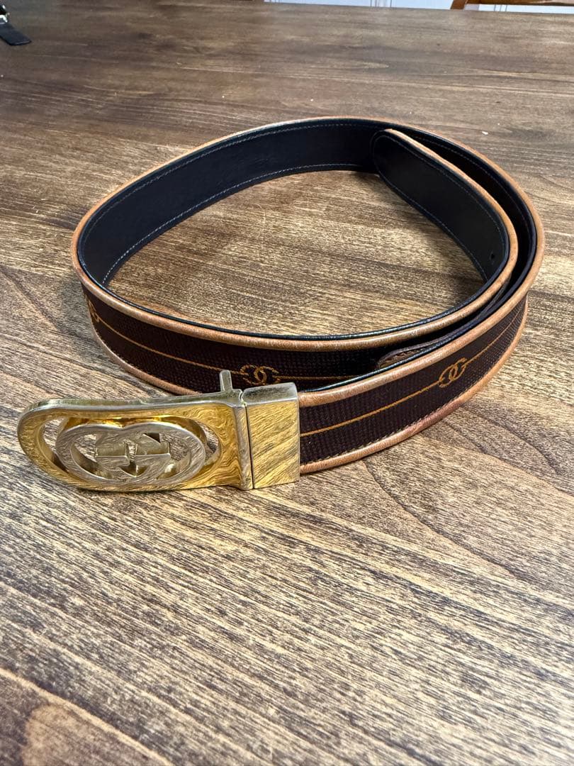 Gucci ブラウンレザーベルト ダブルGロゴ - メルカリ