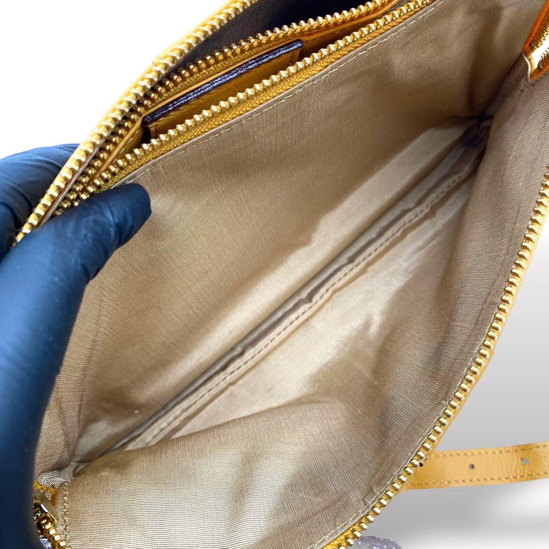 美品】ロベルタディカメリーノ ショルダーバッグ ミヌエット ハニー