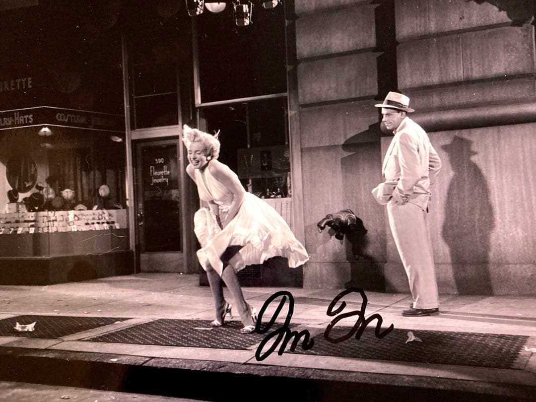 マリリン・モンロー直筆サイン入り超大型写真…Marilyn Monroe 2026年最新】マリリンモンロー 直筆サインの人気アイテム - メルカリ