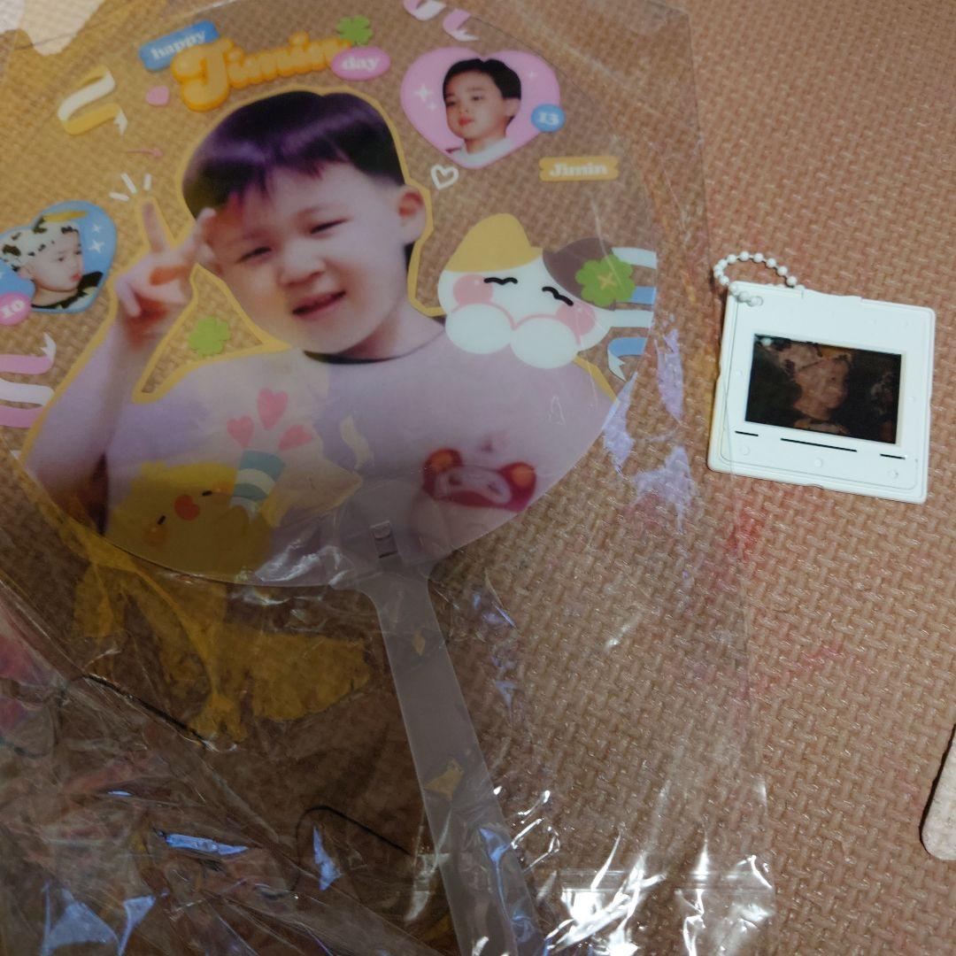 BTS ジミン うちわ＆キーホルダー 幼少期 - メルカリ