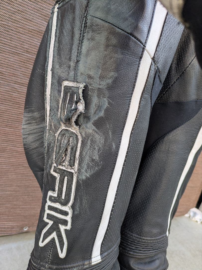 なべライダー様BERIK 2.0 ブラック/ホワイト革ツナギ - メルカリ