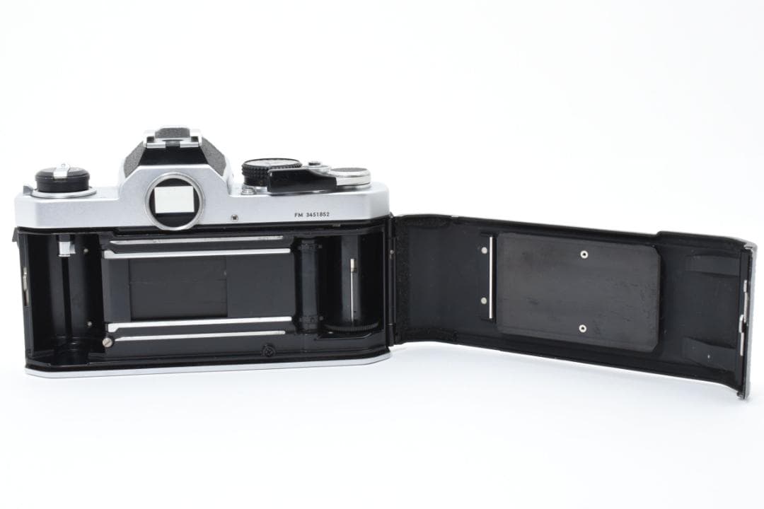 美品 NIKON FM シルバー フィルムカメラ モルト新品交換済 H025 - メルカリ