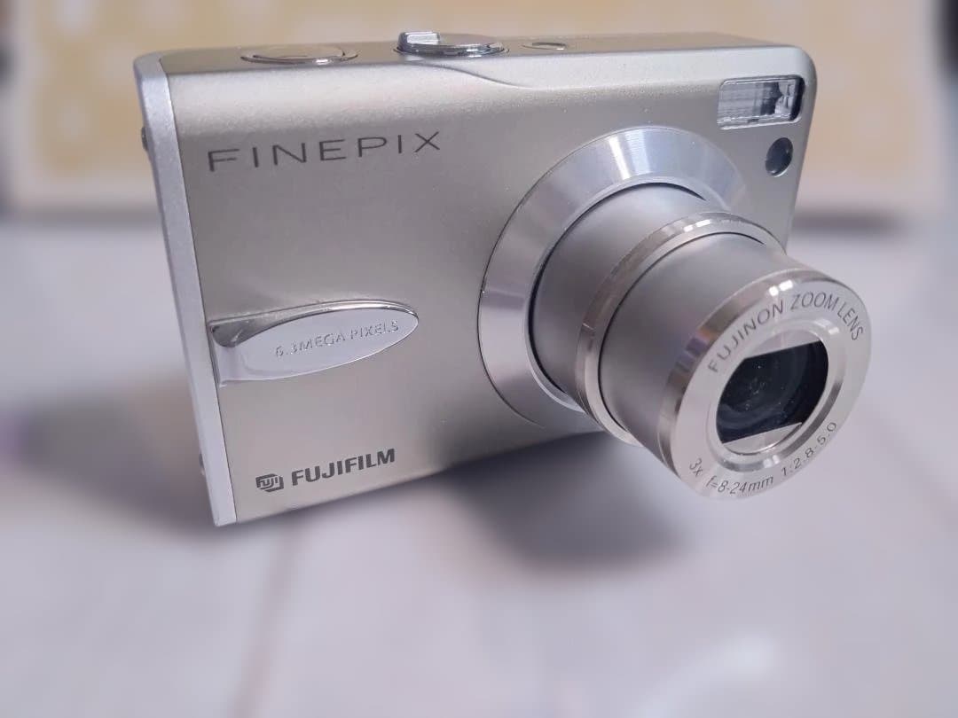 動作OK FUJIFILM FINEPIX F30 コンパクトデジタルカメラ - メルカリ