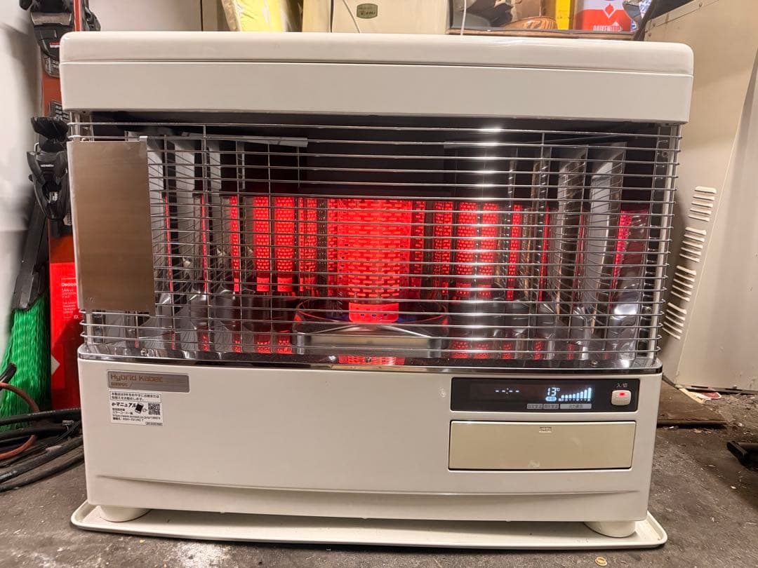 サンポット　煙突式石油ストーブ　KSH-7011RC T 2021年製　動作良好 煙突式輻射石油ストーブ サンポット カベック ホワイト KSH7011RCD