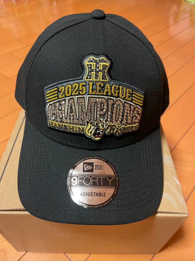 New Era 9FORTY 黒 阪神タイガース2025リーグチャンピオン D5S2240.jpg?v=1758781991&width