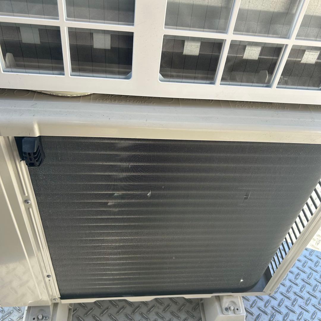 2022年製　富士通エアコン　AS-R222M-W 6〜8畳用　2.2kw