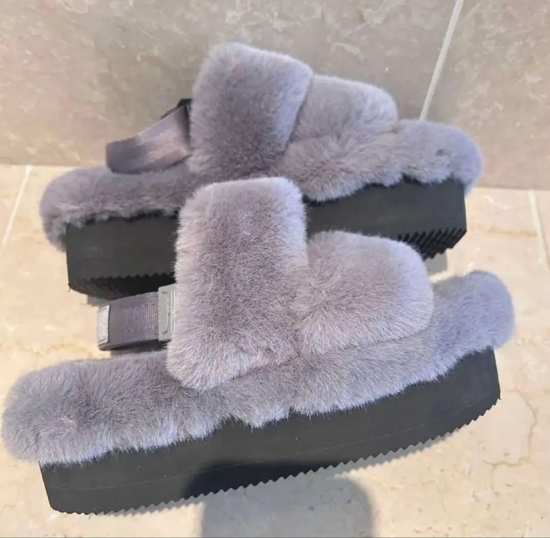 【新品同様】Shaka 厚底プラットフォーム　ファーサンダル　グレー25cm SHAKA 厚底 ファー サンダル WEEKENDER MOUTON PLATFORM [レディース