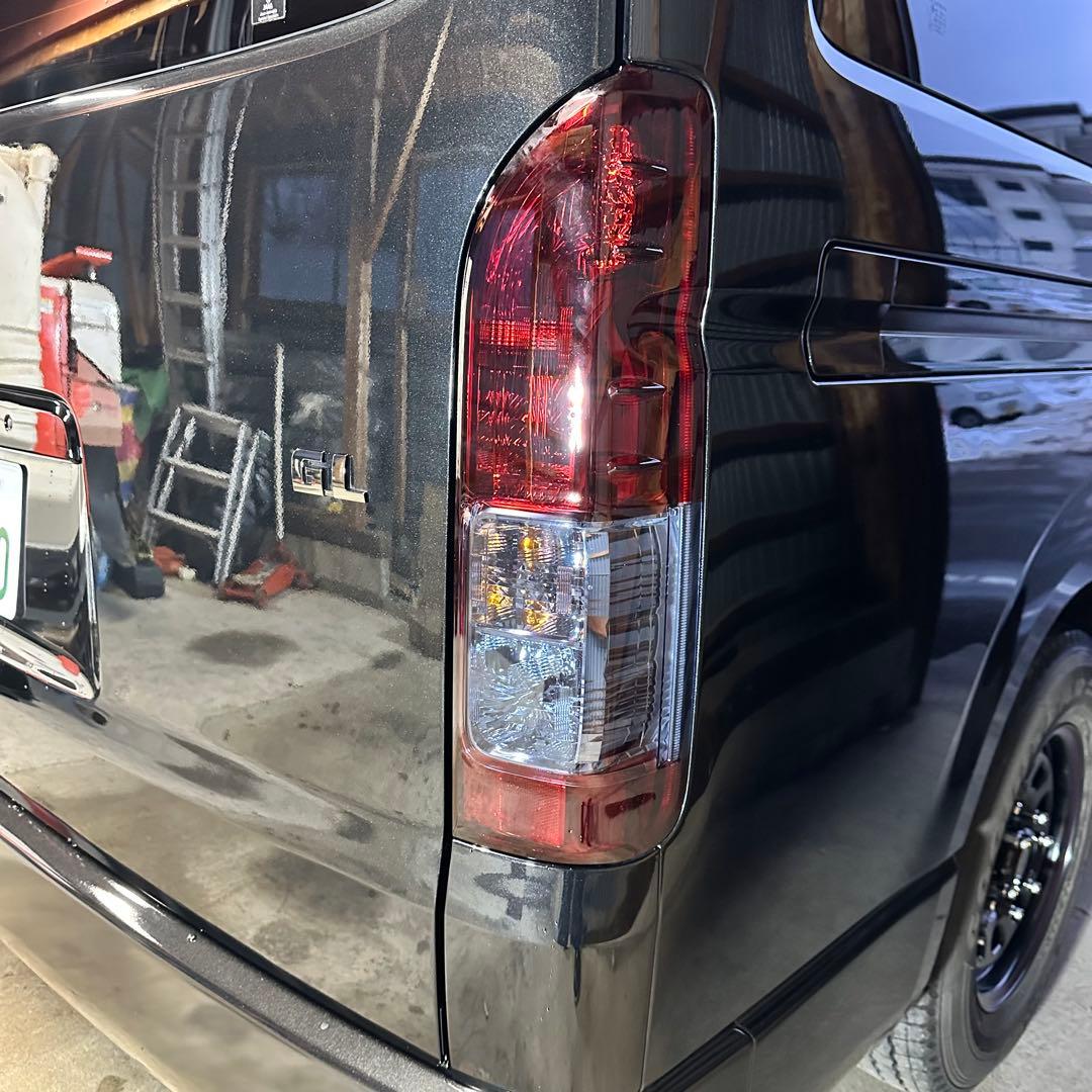 ハイエース 純正テールランプ スモーク塗装 鏡面仕上げ 1〜6型全車種