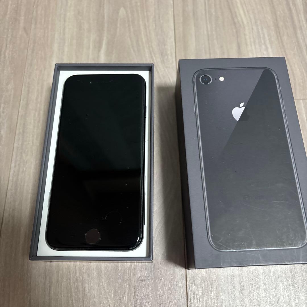 iPhone8 256GB 美品 ブラック 箱付き 新品保護フィルム付きの通販はau