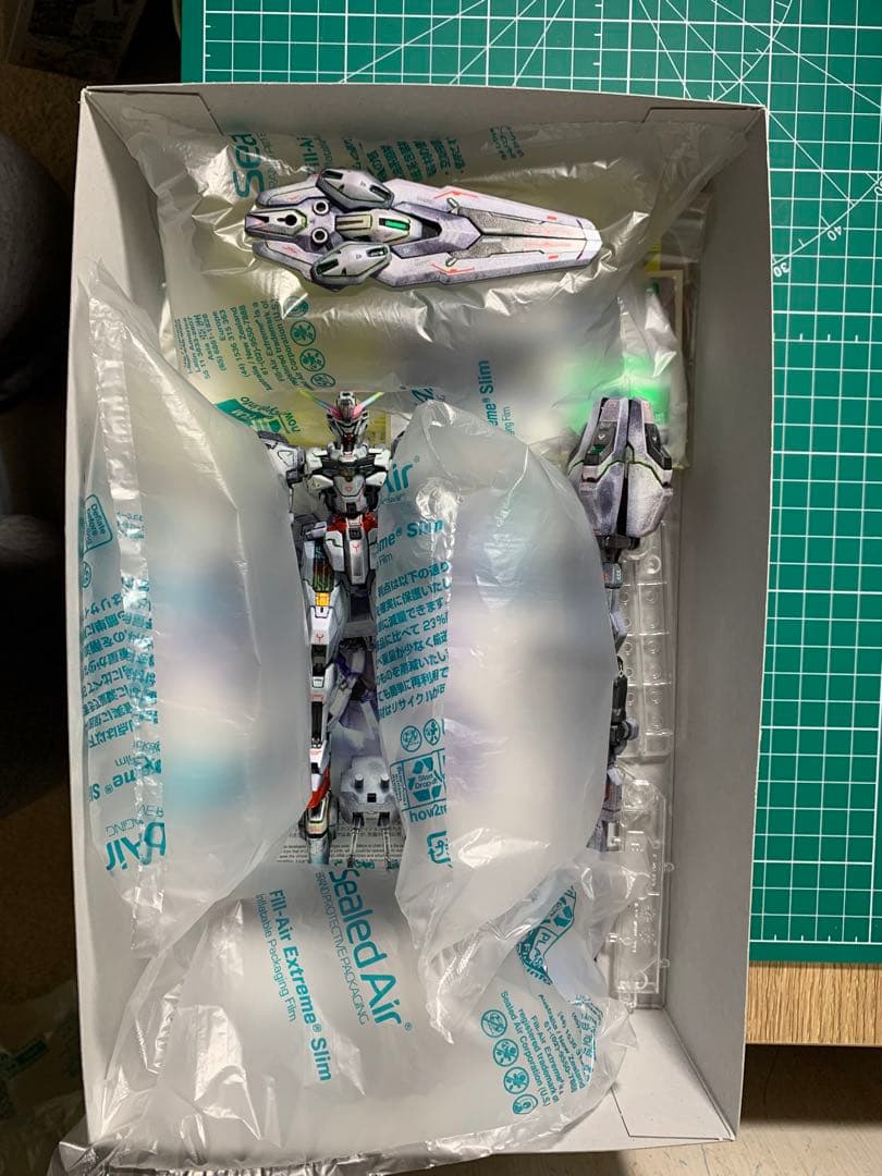 B*d様 HG ガンダムキャリバーン リアル全塗装・ブラックライト発光仕様