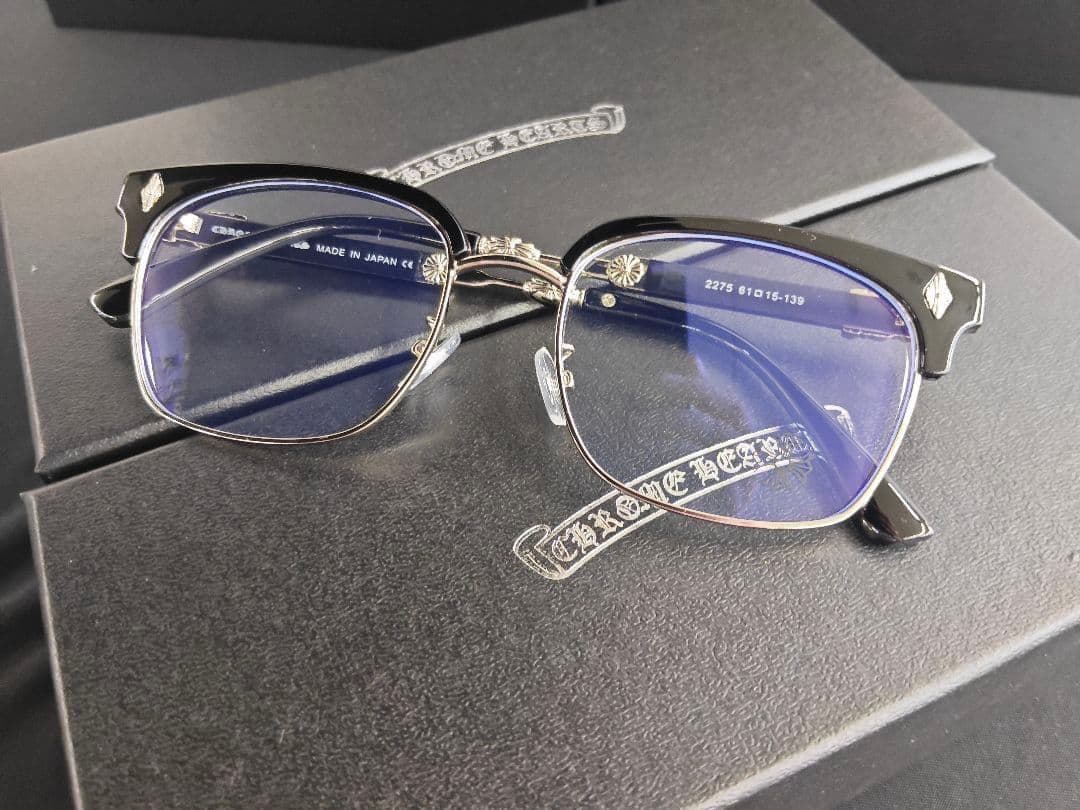 伊達メガネ　黒縁　ハーフシルバー　クロス　ダガー　Y2K　クロムハーツ好き 大人気 伊達メガネ サングラス クロス タガー シルバー クロムハーツ