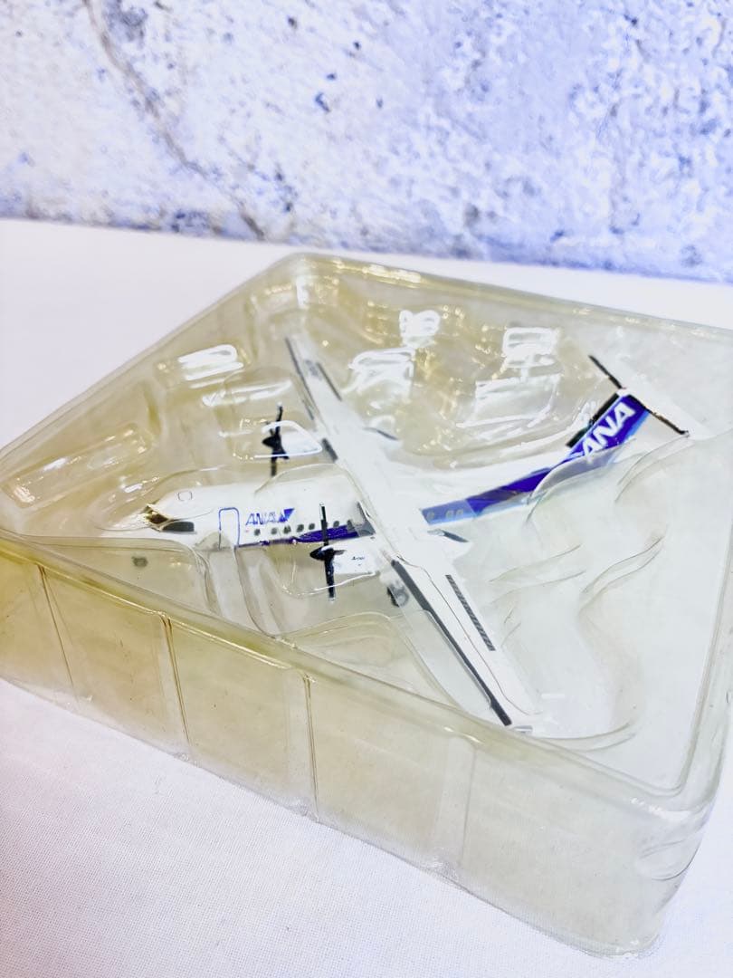 ANA DHC-8-300型 JA801K ボンバルディア 1:200・Q300 - メルカリ